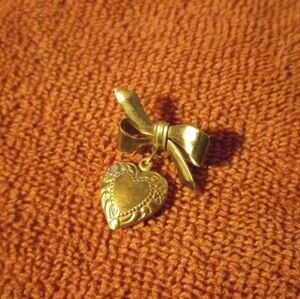1960's Gold Tone Puffy Heart & Bow pin brooch (Brass?)